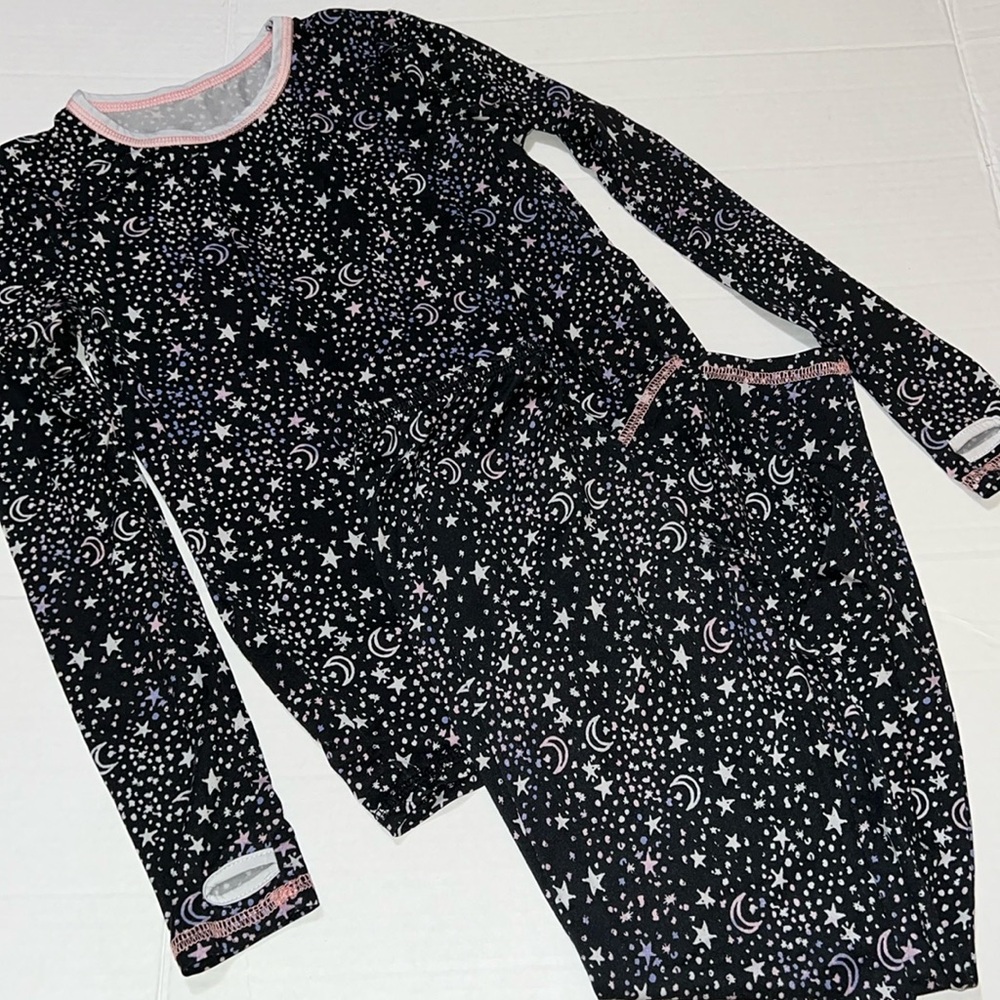 Girls CuddlDuds Constellation PJ Set.